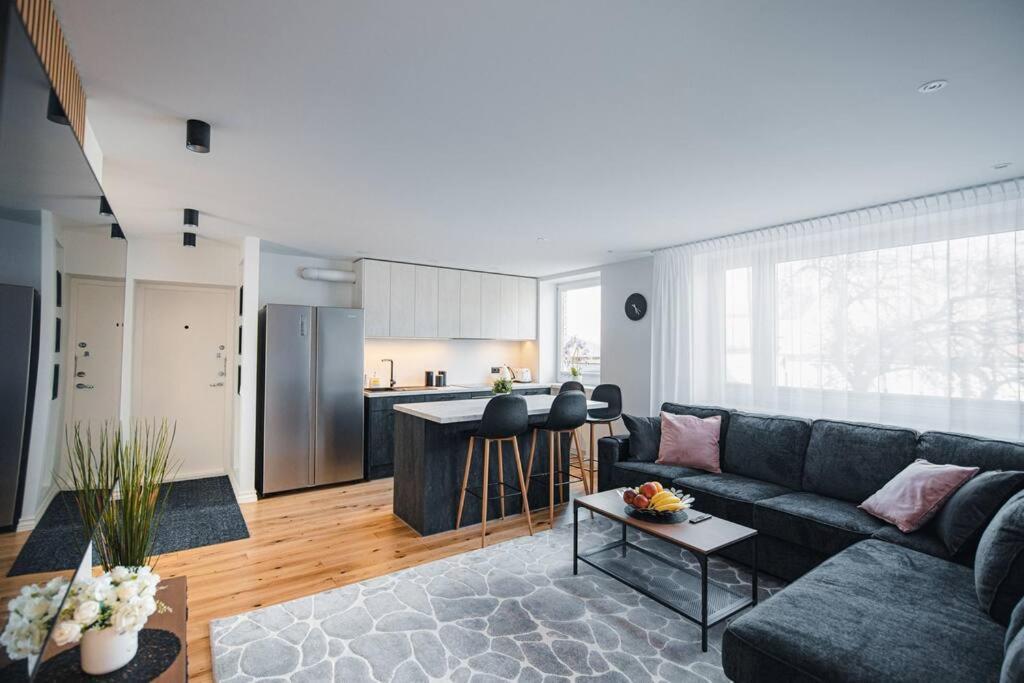 New Luxury 3Br Apartment In Old Town, Free Parking Haapsalu Luaran gambar