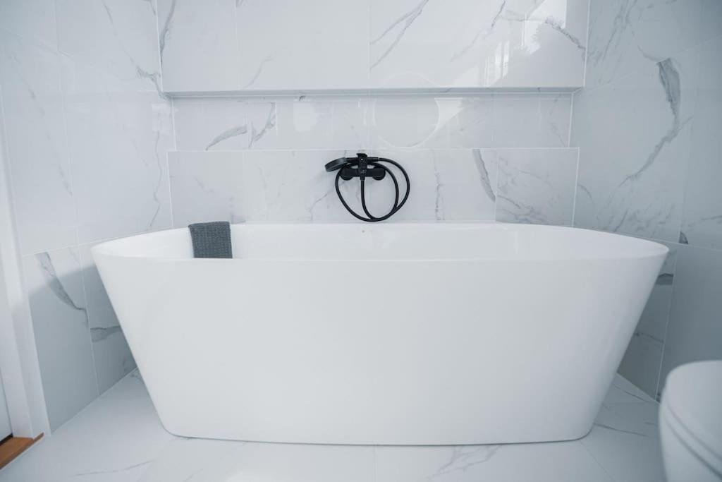New Luxury 3Br Apartment In Old Town, Free Parking Haapsalu Luaran gambar