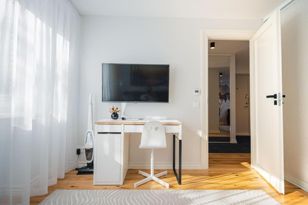 New Luxury 3Br Apartment In Old Town, Free Parking Haapsalu Luaran gambar